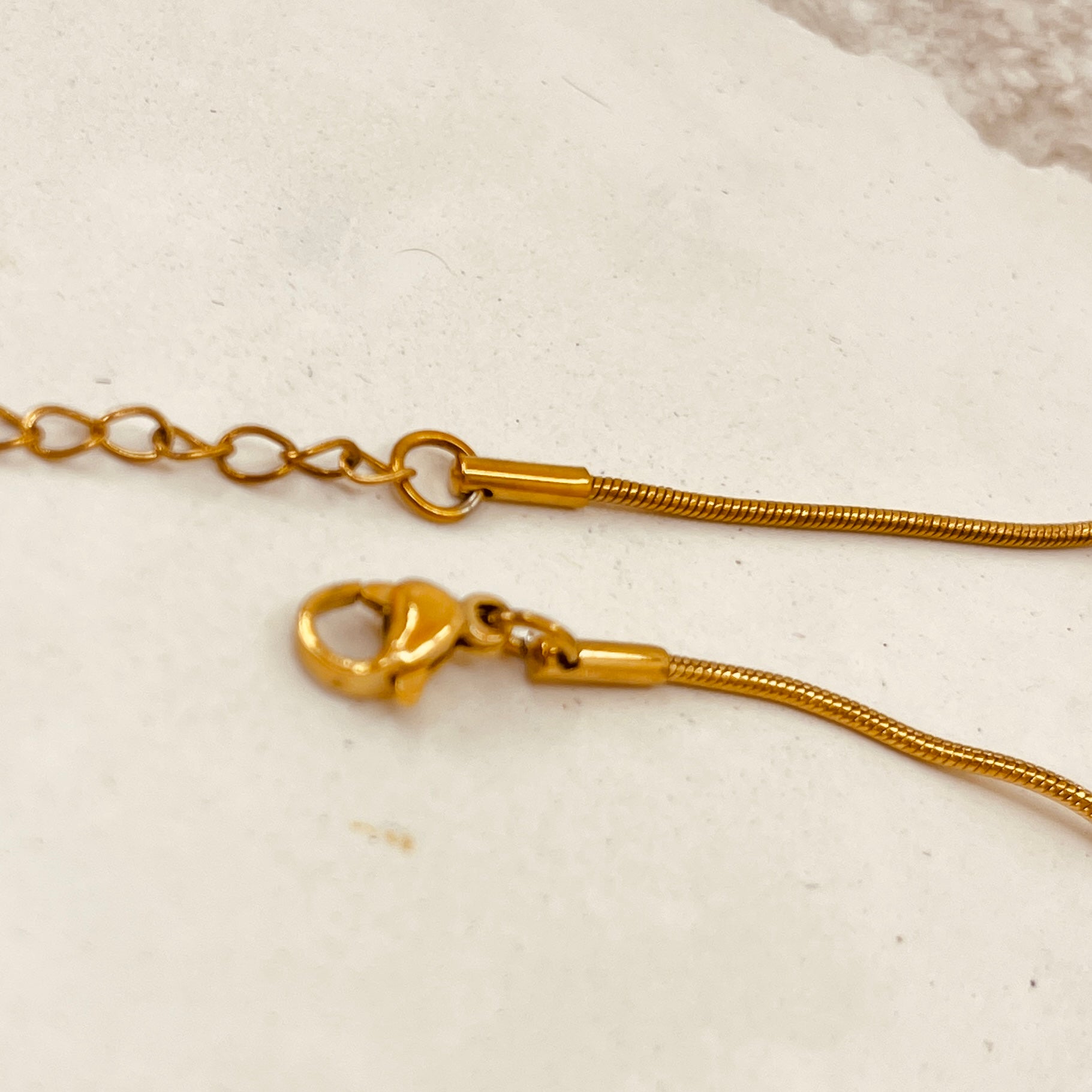 Lea Wire Bracelet 18K Gold Plated
