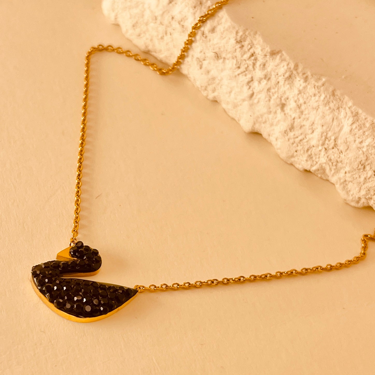 Midnight Swan Pendant - K18 Gold