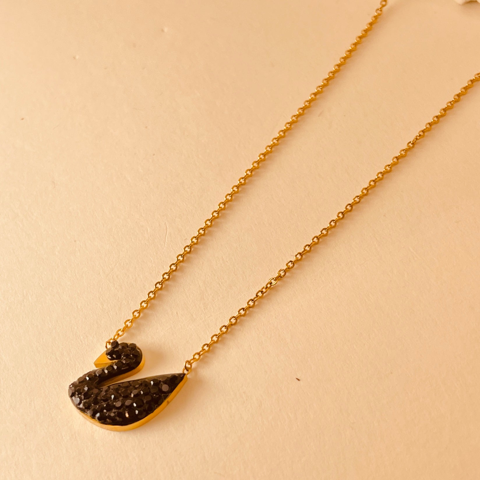 Midnight Swan Pendant - K18 Gold