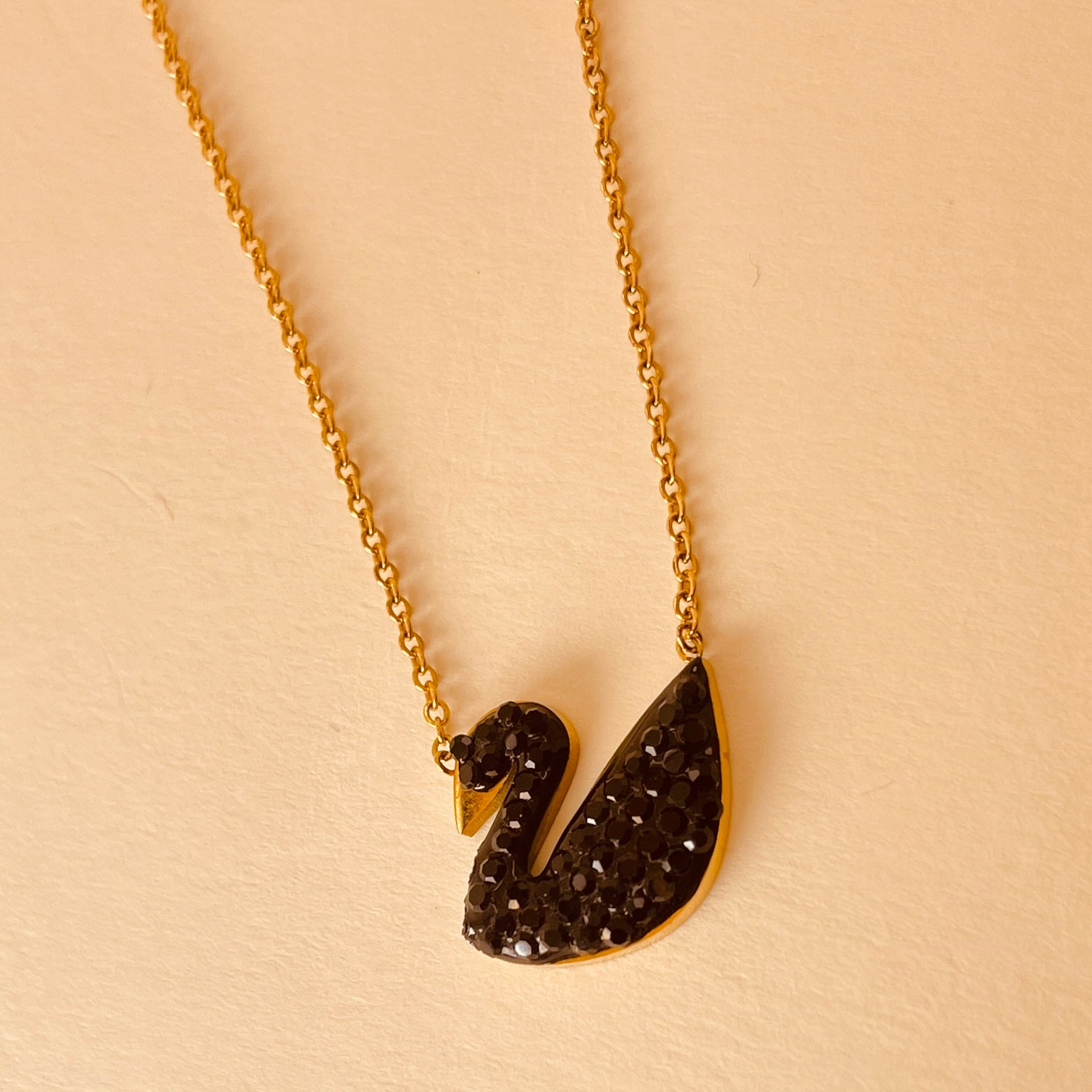 Midnight Swan Pendant - K18 Gold