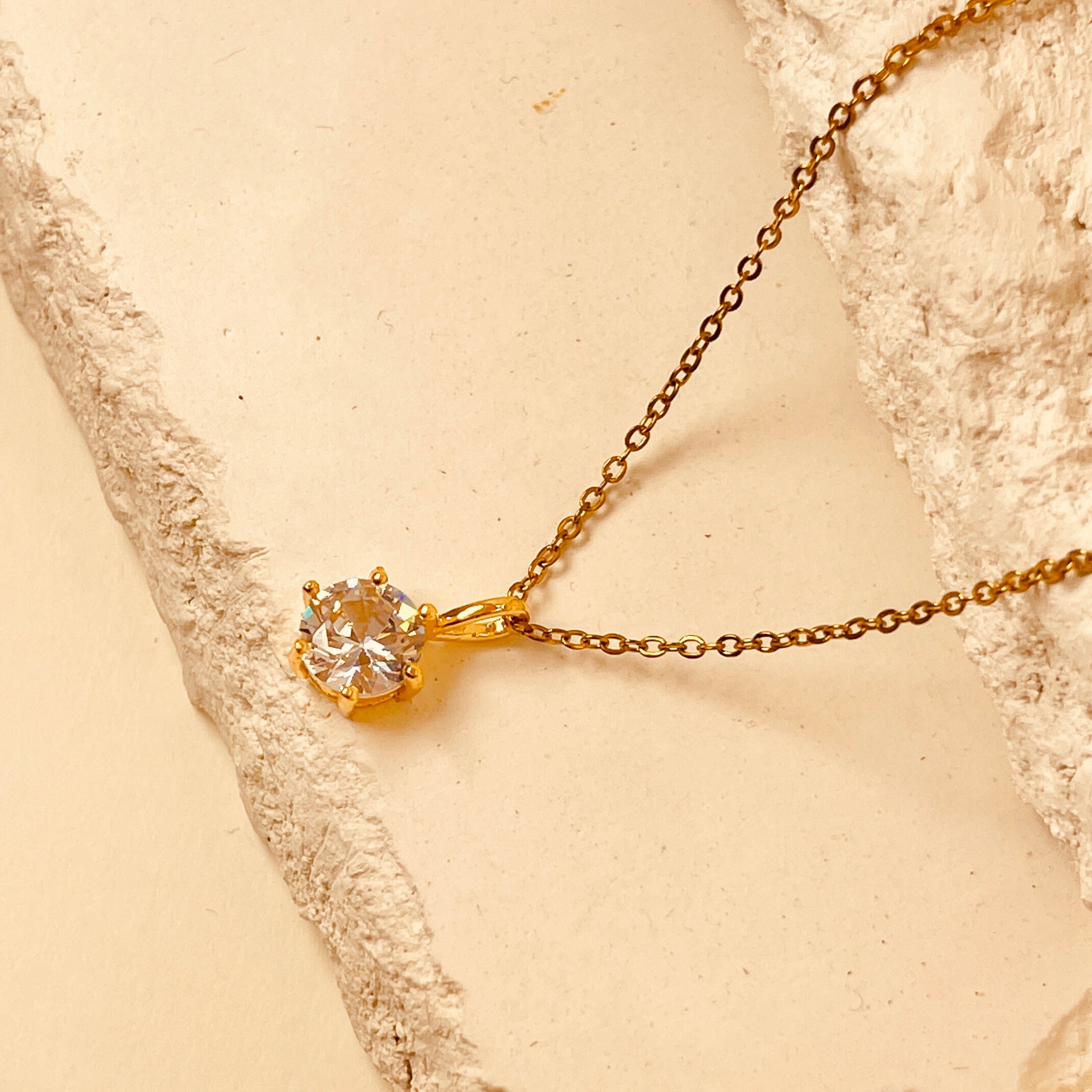 Simple Six-Claw Diamond Necklace