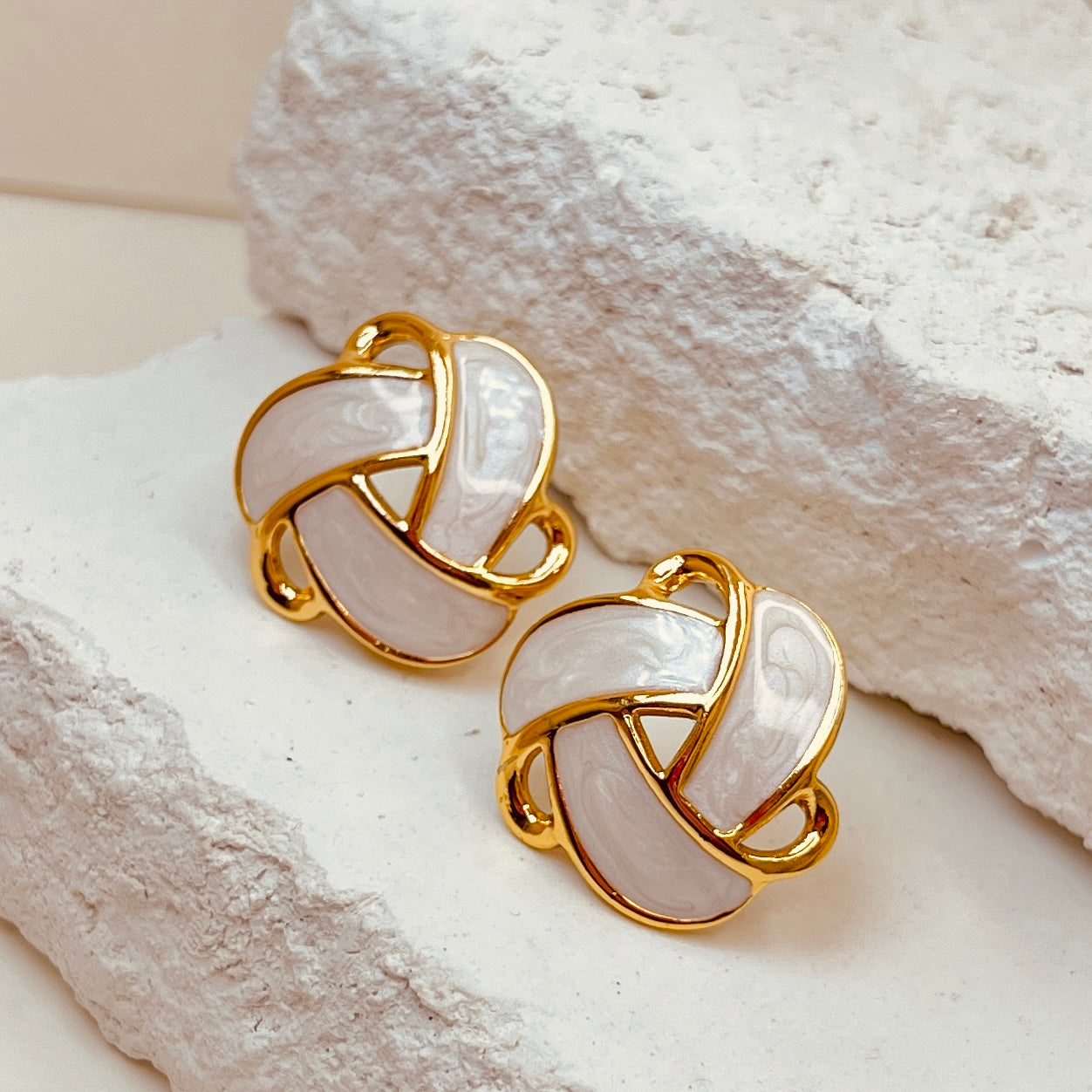 Retro Studs Round